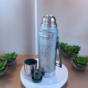 Stanley Vintage Made in USA Aladdin Green Vacuum Bottle Thermos A-944DH Quart